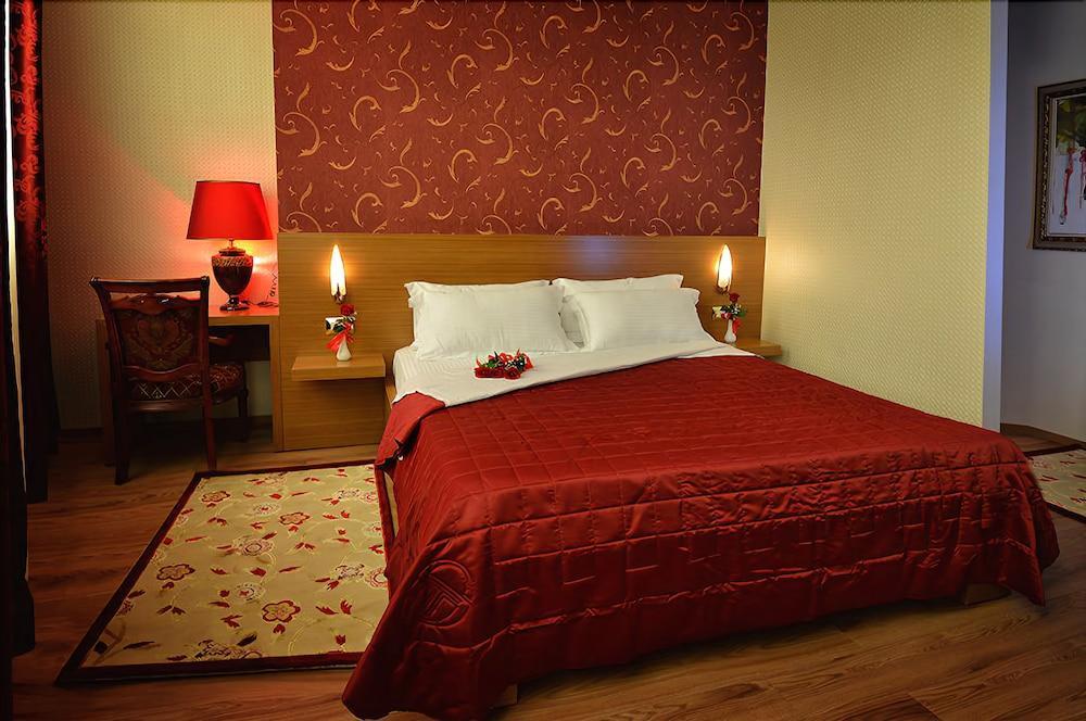 Hotel Austria Тирана Экстерьер фото