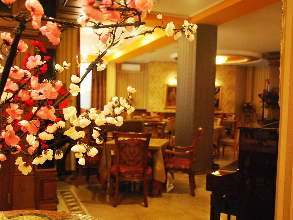 Hotel Austria Тирана Экстерьер фото
