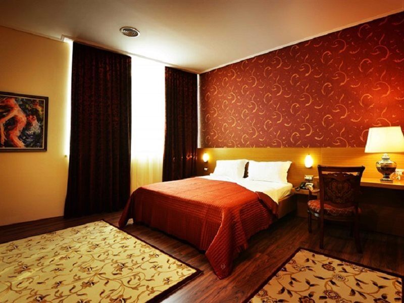 Hotel Austria Тирана Экстерьер фото